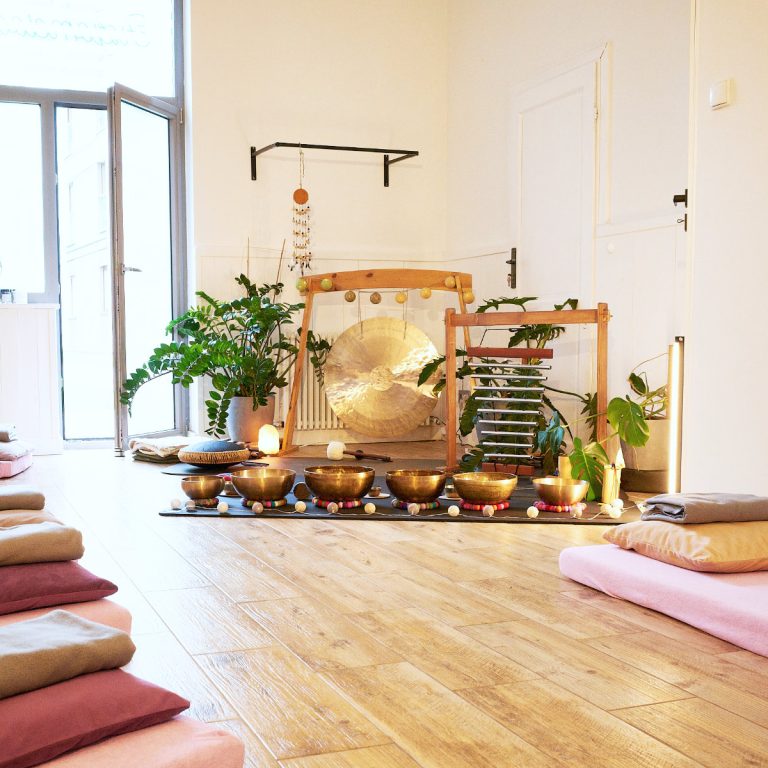 Sesje relaksacyjne z misami terapeutycznymi, koncerty relaksacyjne